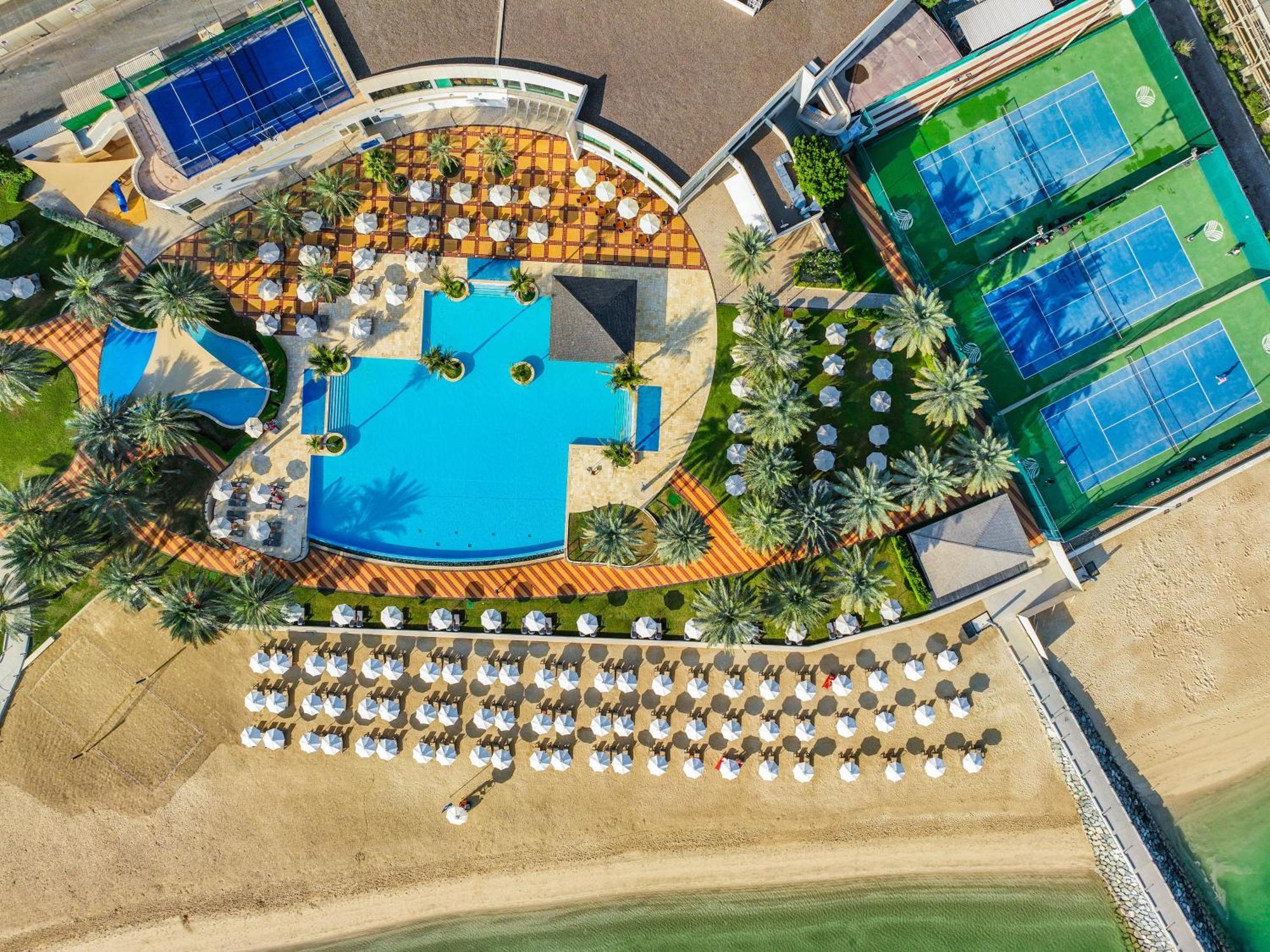 Beach Rotana - Abu Dhabi Bagian luar foto Aerial view of the Indian Wells Tennis Garden