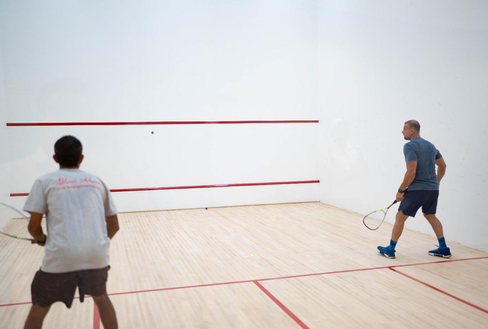 Beach Rotana - Abu Dhabi Bagian luar foto Squash players