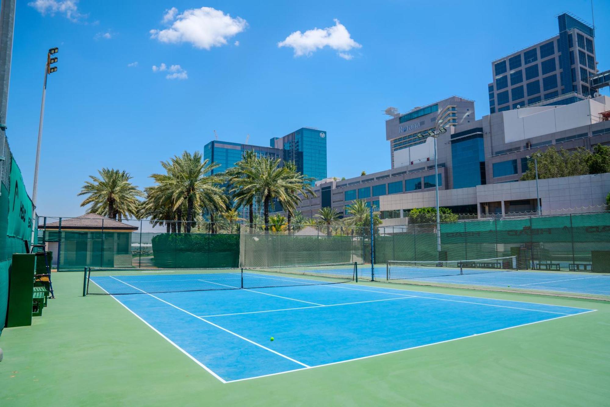 Beach Rotana - Abu Dhabi Bagian luar foto Tennis courts at the Dubai Tennis Academy