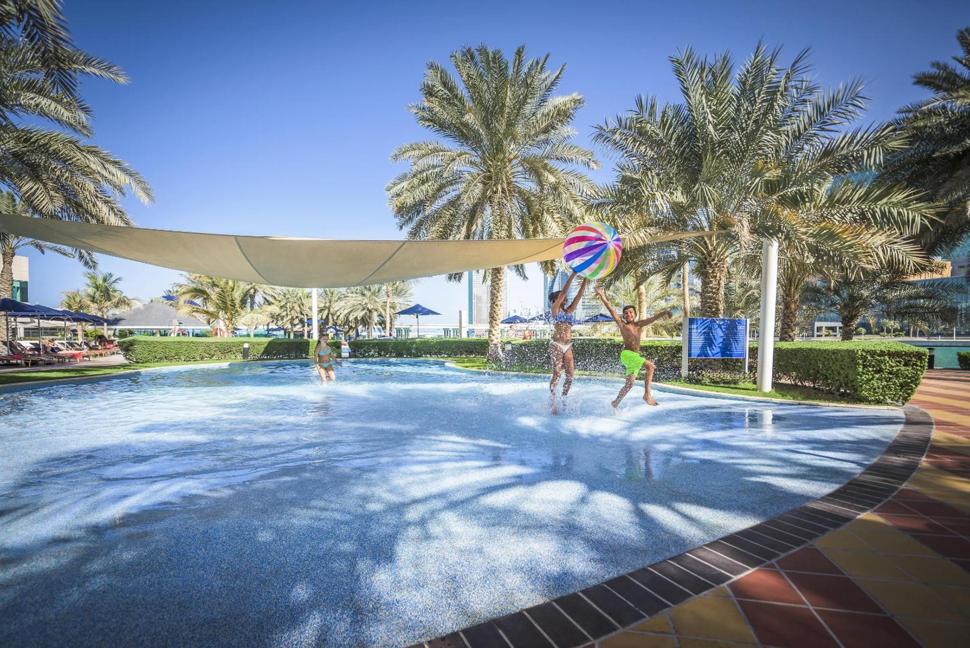 Beach Rotana - Abu Dhabi Bagian luar foto The swimming pool at the resort