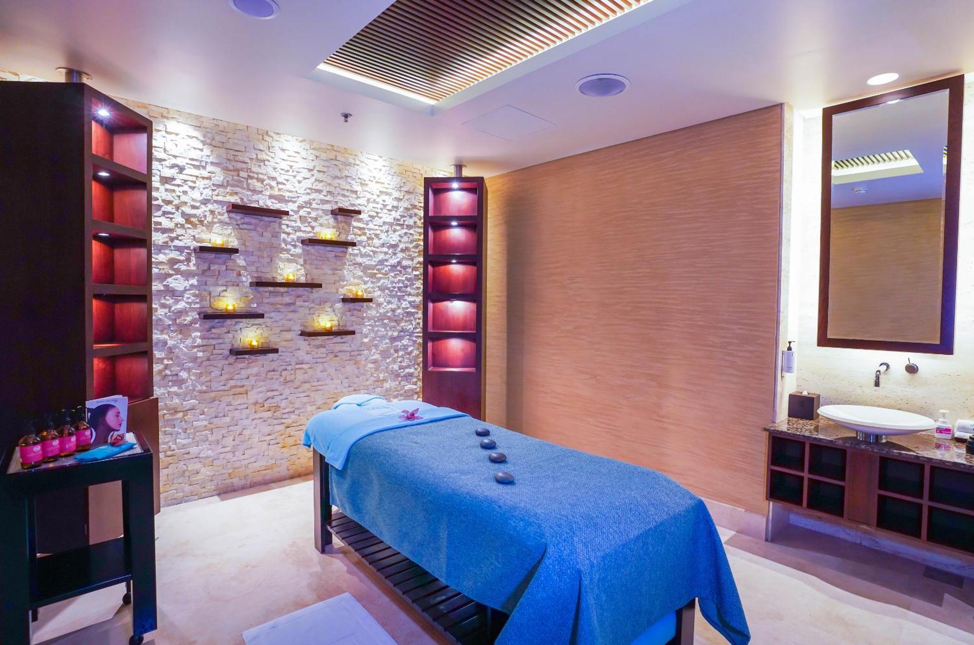 Beach Rotana - Abu Dhabi Bagian luar foto A treatment room at a spa