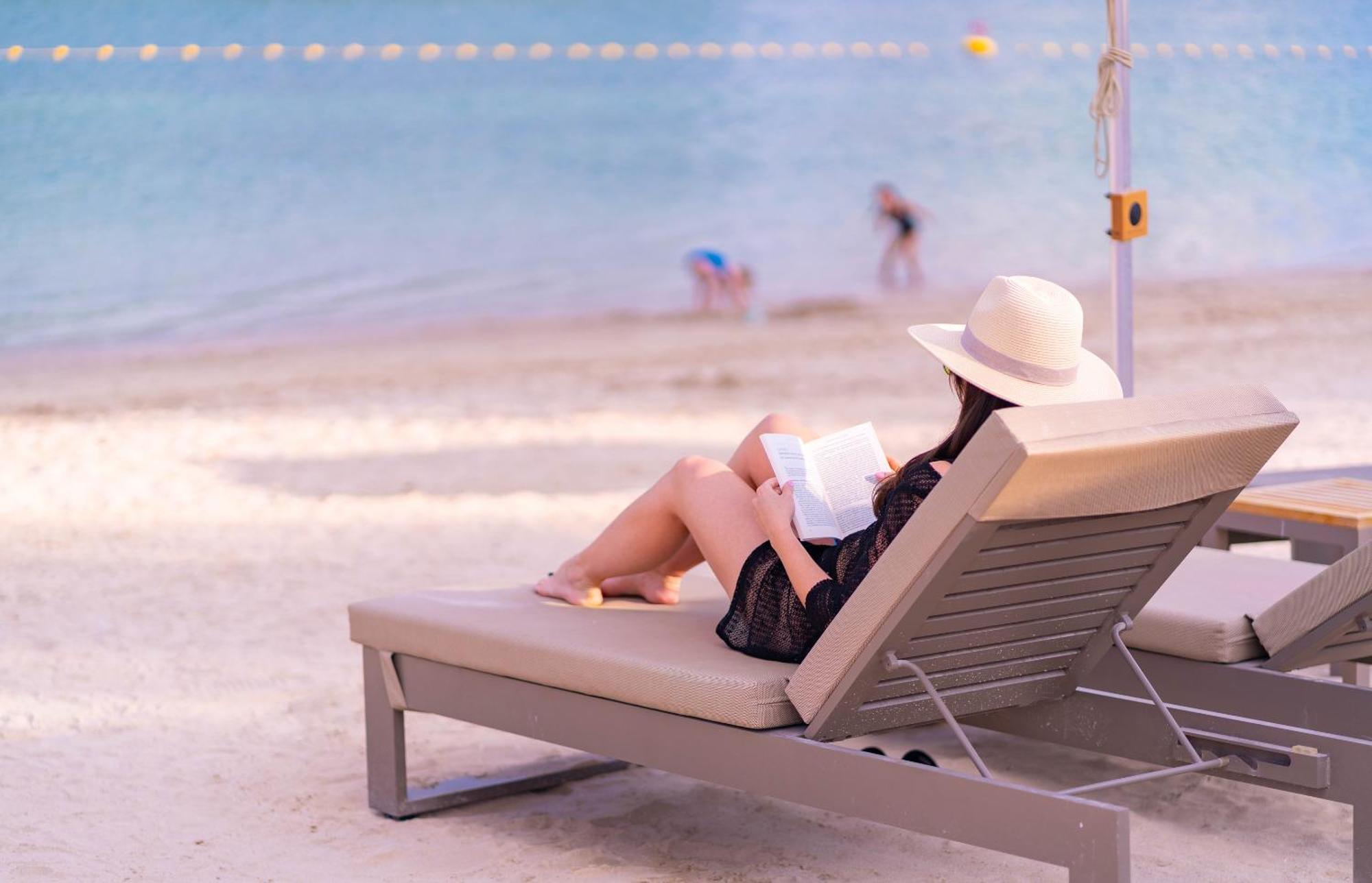 Beach Rotana - Abu Dhabi Bagian luar foto A woman sunbathing