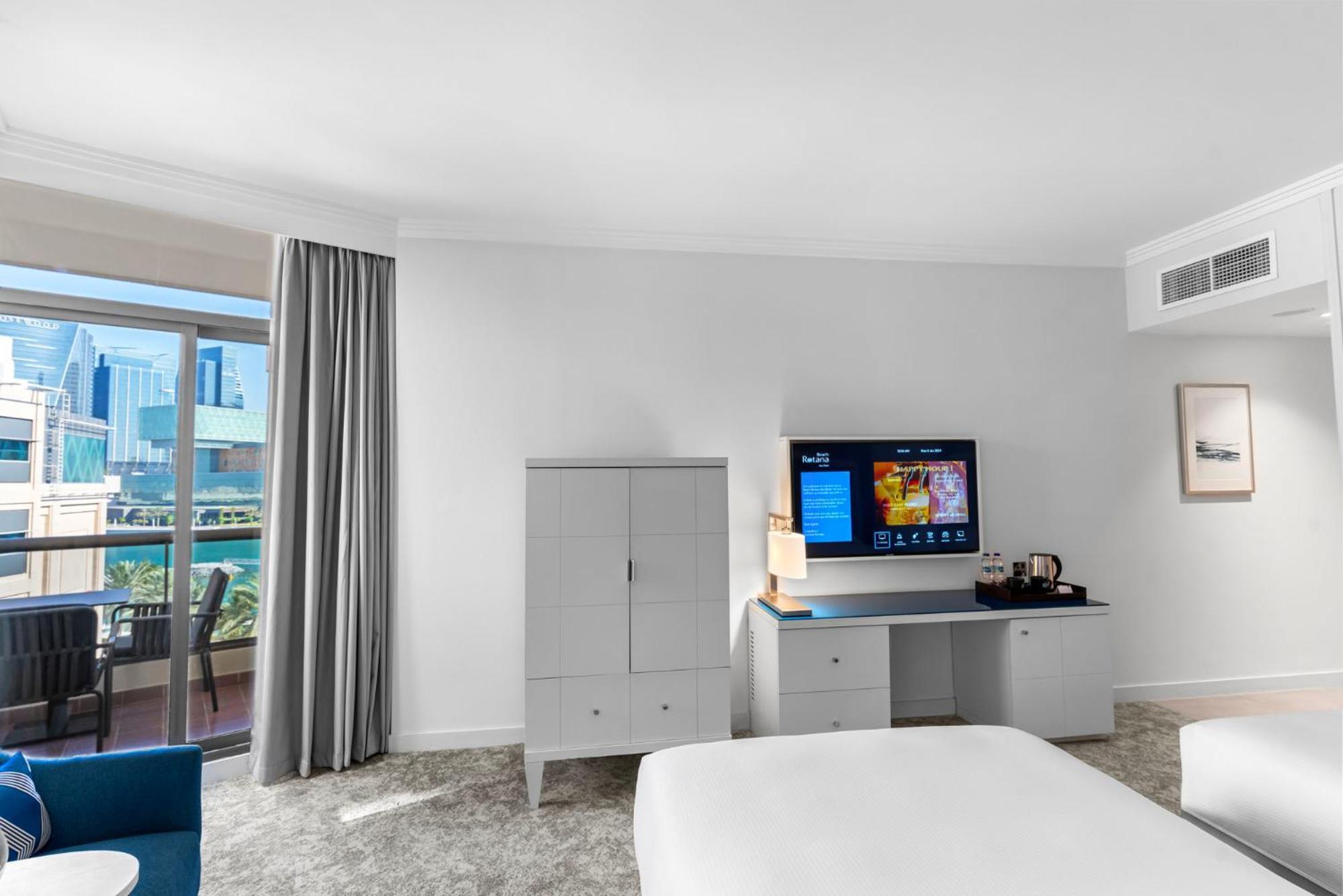 Beach Rotana - Abu Dhabi Bagian luar foto A guest room at the Hilton San Diego Bayfront