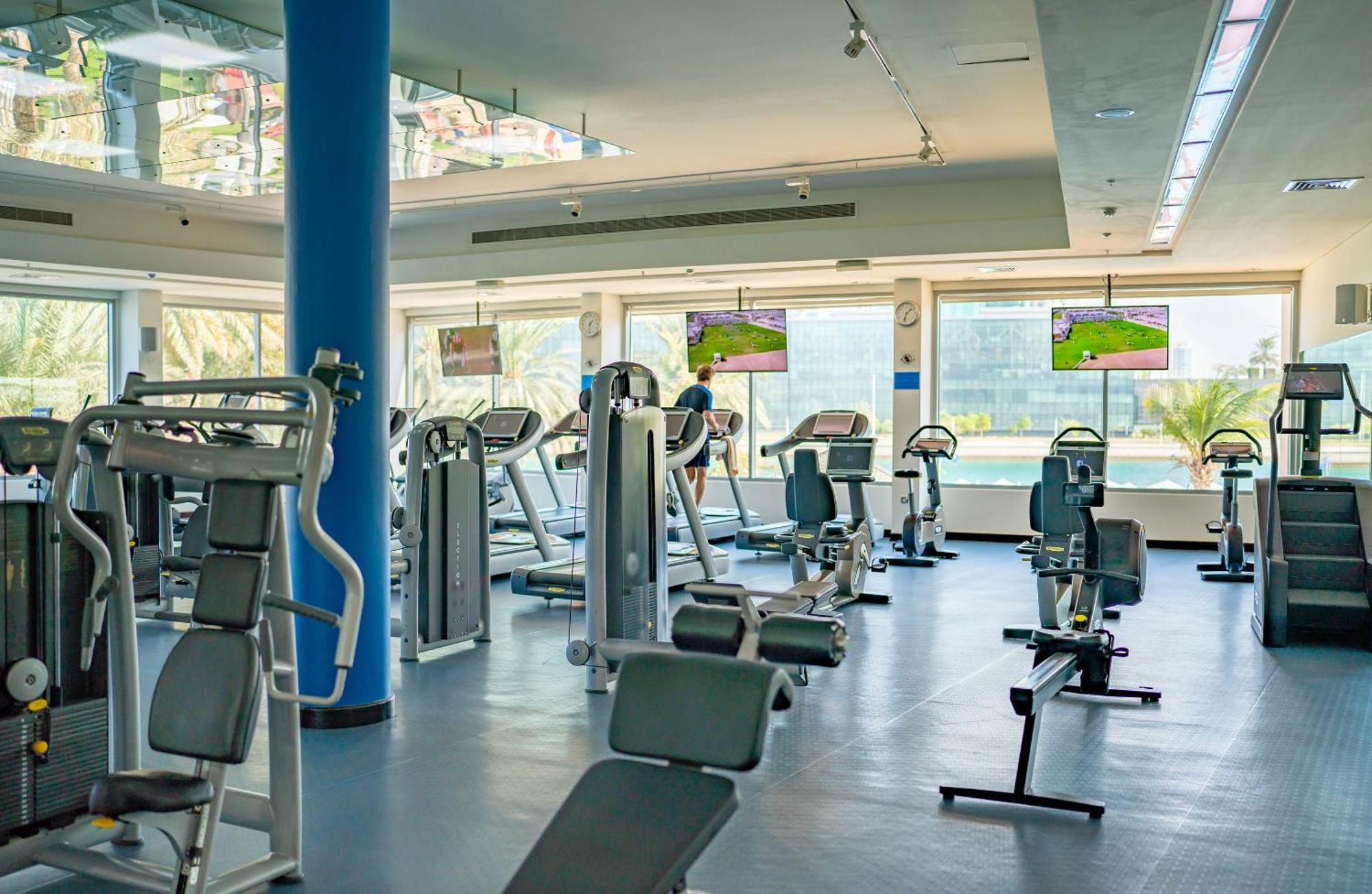 Beach Rotana - Abu Dhabi Bagian luar foto The gym at the hotel