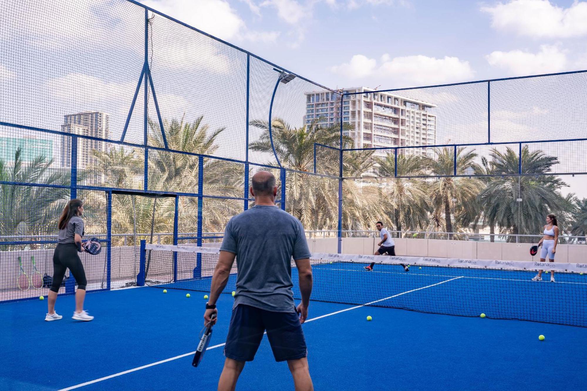 Beach Rotana - Abu Dhabi Bagian luar foto A paddle tennis court