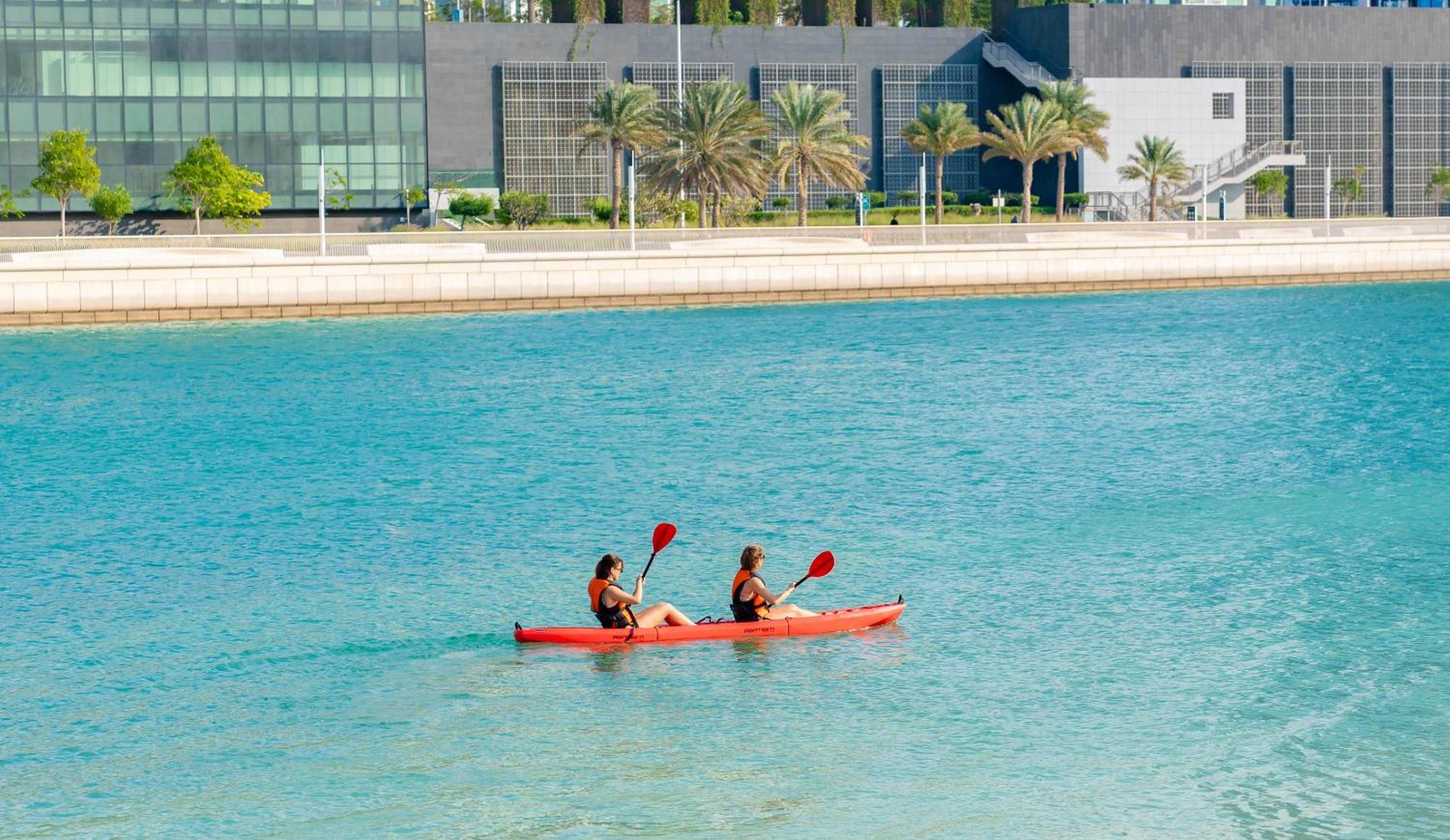 Beach Rotana - Abu Dhabi Bagian luar foto Kayaking at the lagoon