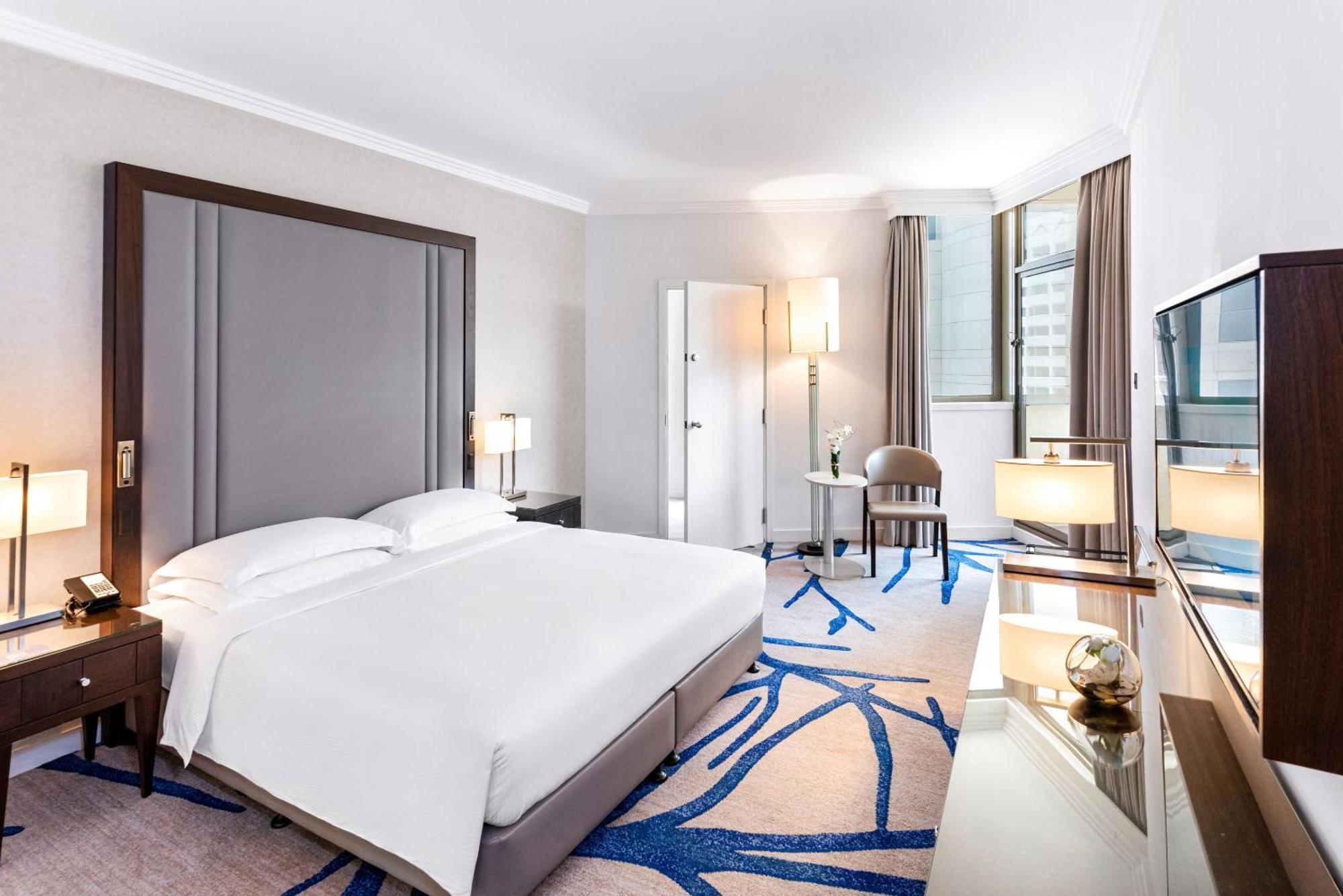 Beach Rotana - Abu Dhabi Bagian luar foto A bedroom at the hotel