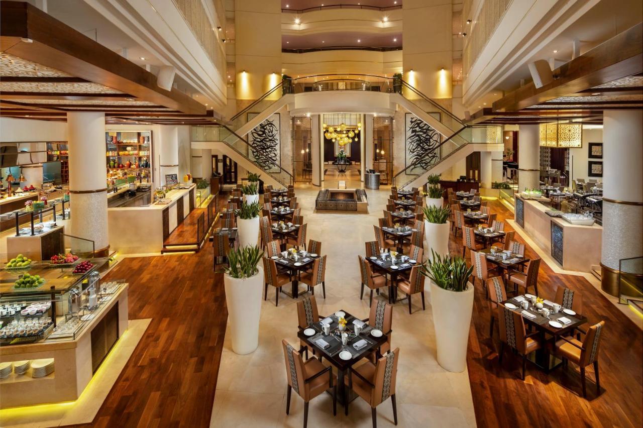 Beach Rotana - Abu Dhabi Bagian luar foto The restaurant
