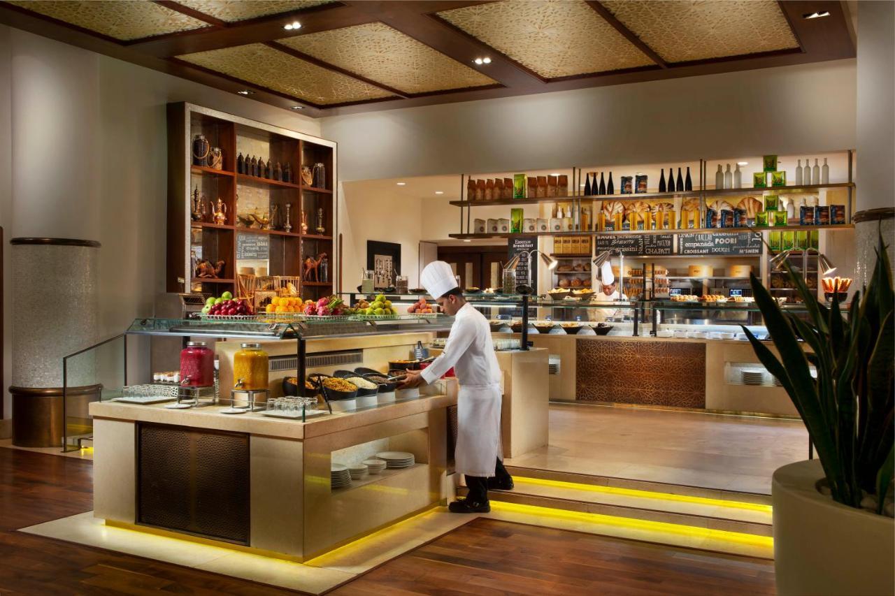 Beach Rotana - Abu Dhabi Bagian luar foto The buffet at the hotel's restaurant, The Terrace