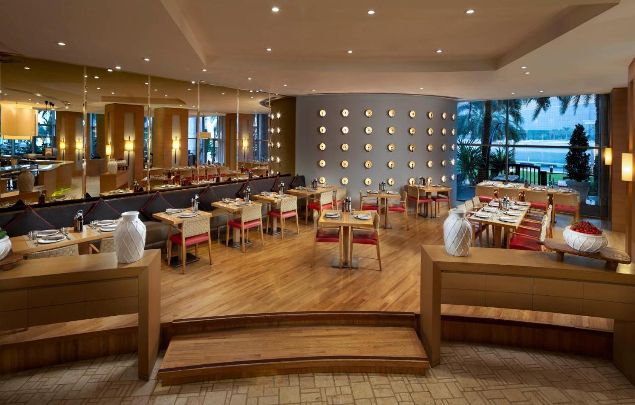 Beach Rotana - Abu Dhabi Bagian luar foto The restaurant